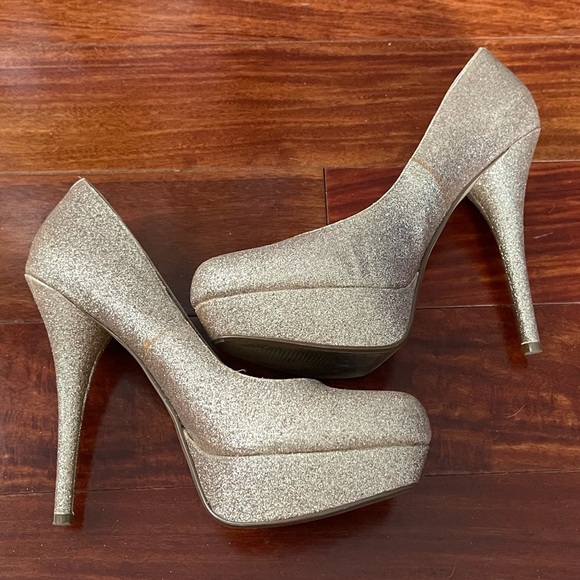 Steve Madden Gold Glitter ‘Caryssa’ Pumps sz 9.5 - Picture 1 of 13